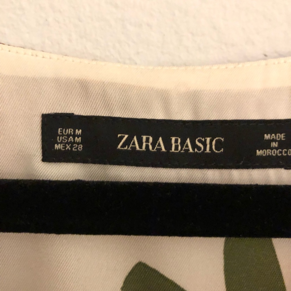 ❌SOLD!❌Zara Basic Floral Blouse - Picture 4 of 4
